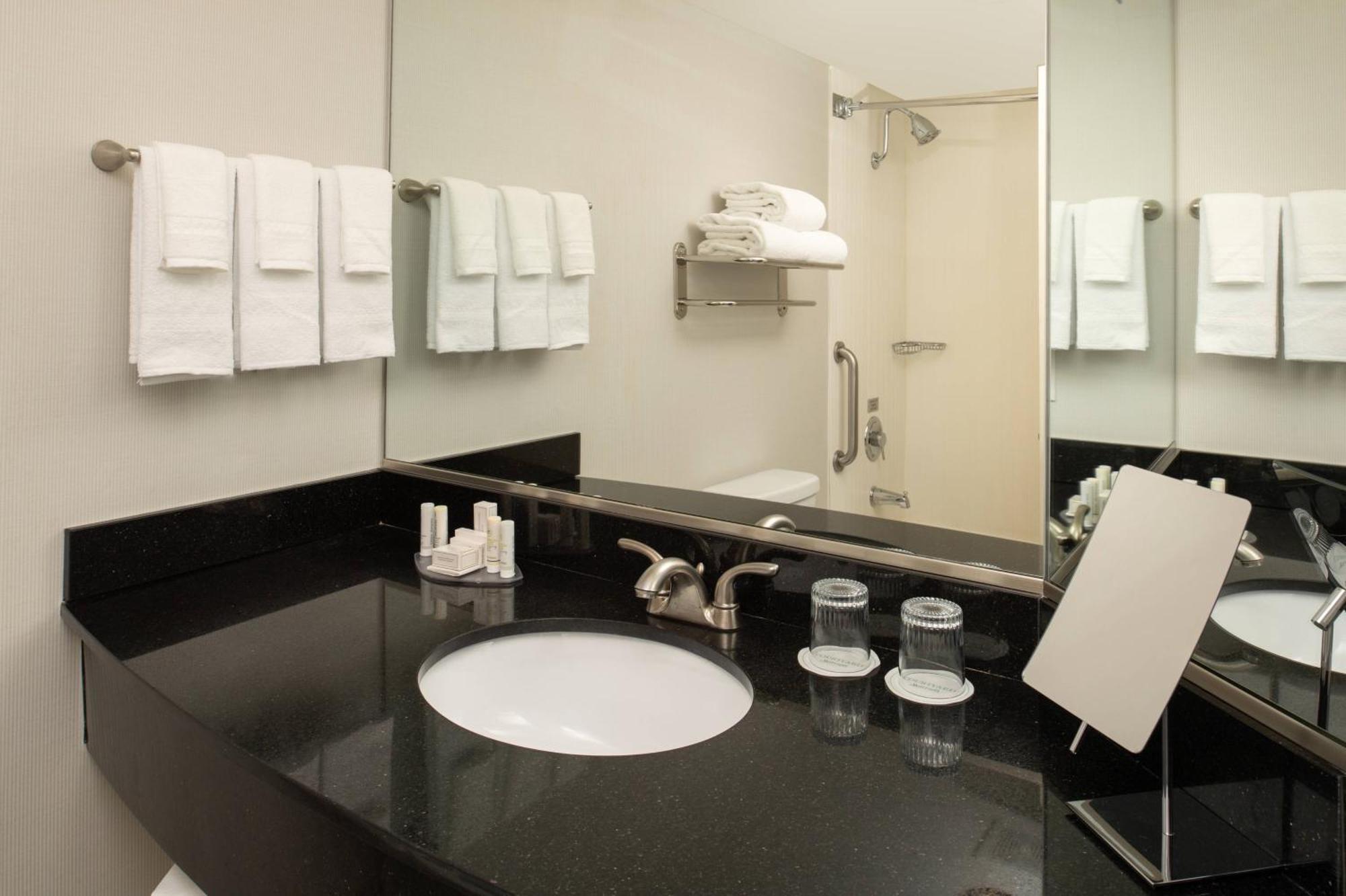 Courtyard By Marriott Airport 3* Portland
