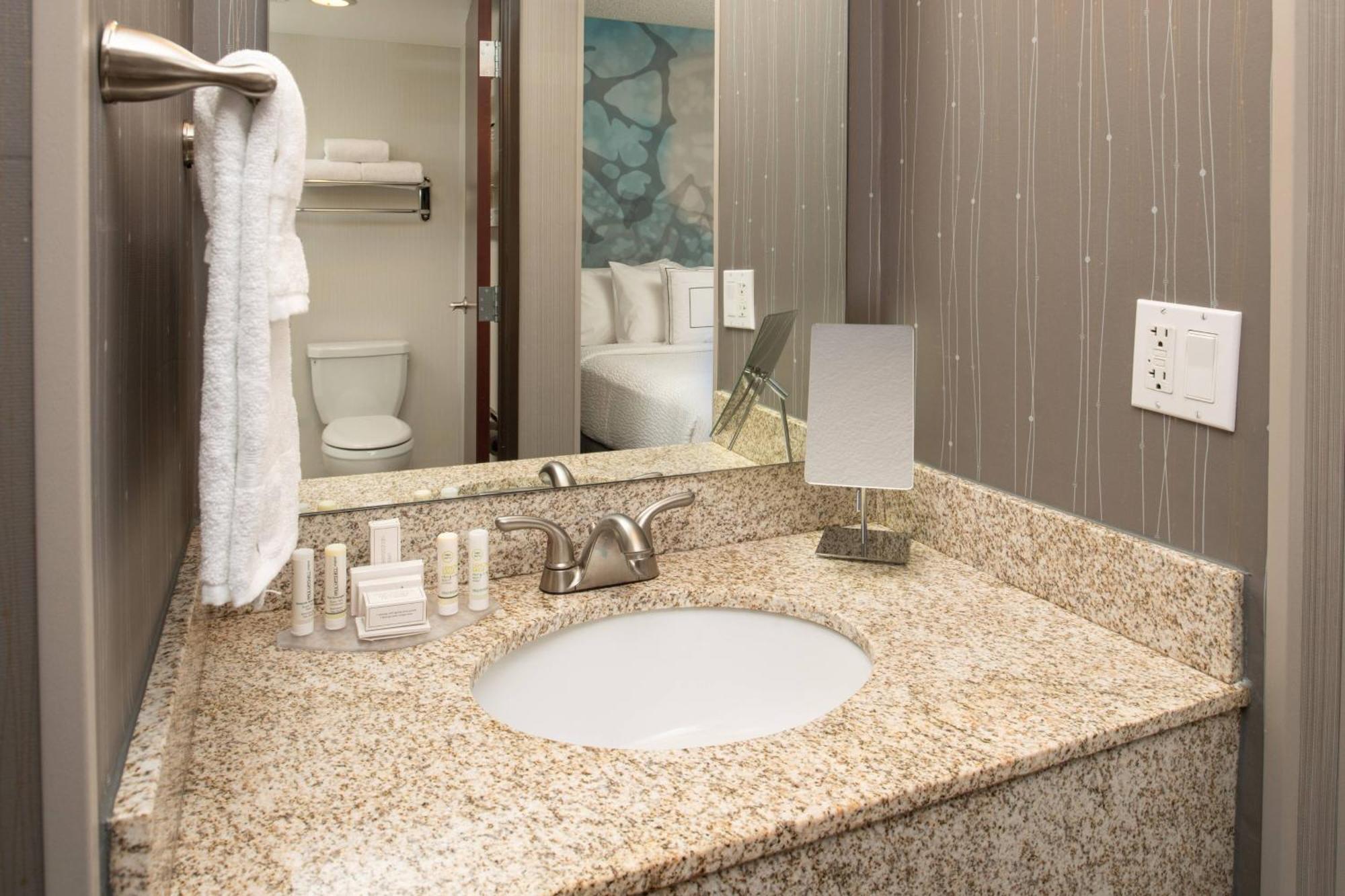 Courtyard By Marriott Airport Hotel 3*