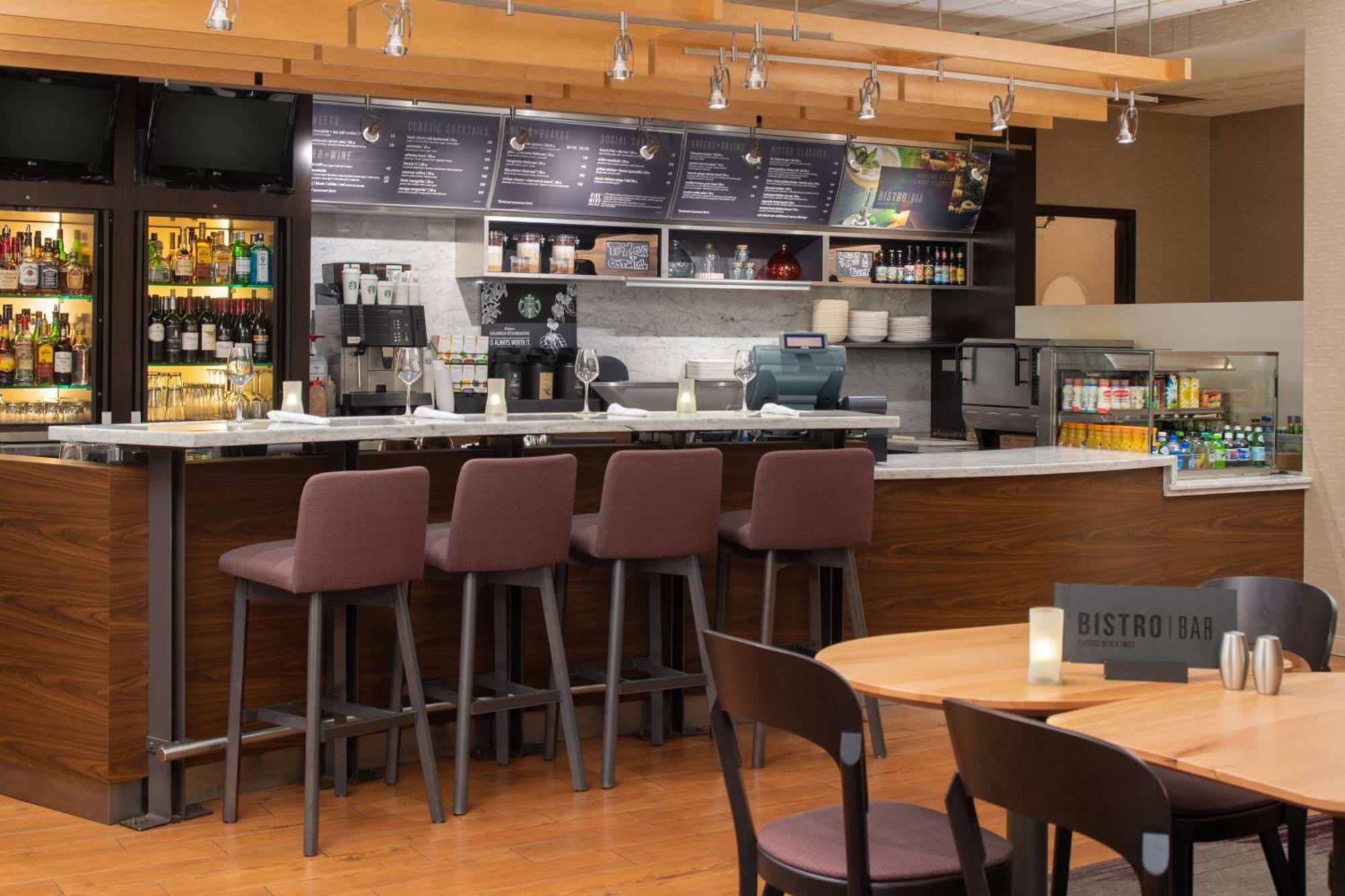 Courtyard By Marriott Airport Hotel Portland